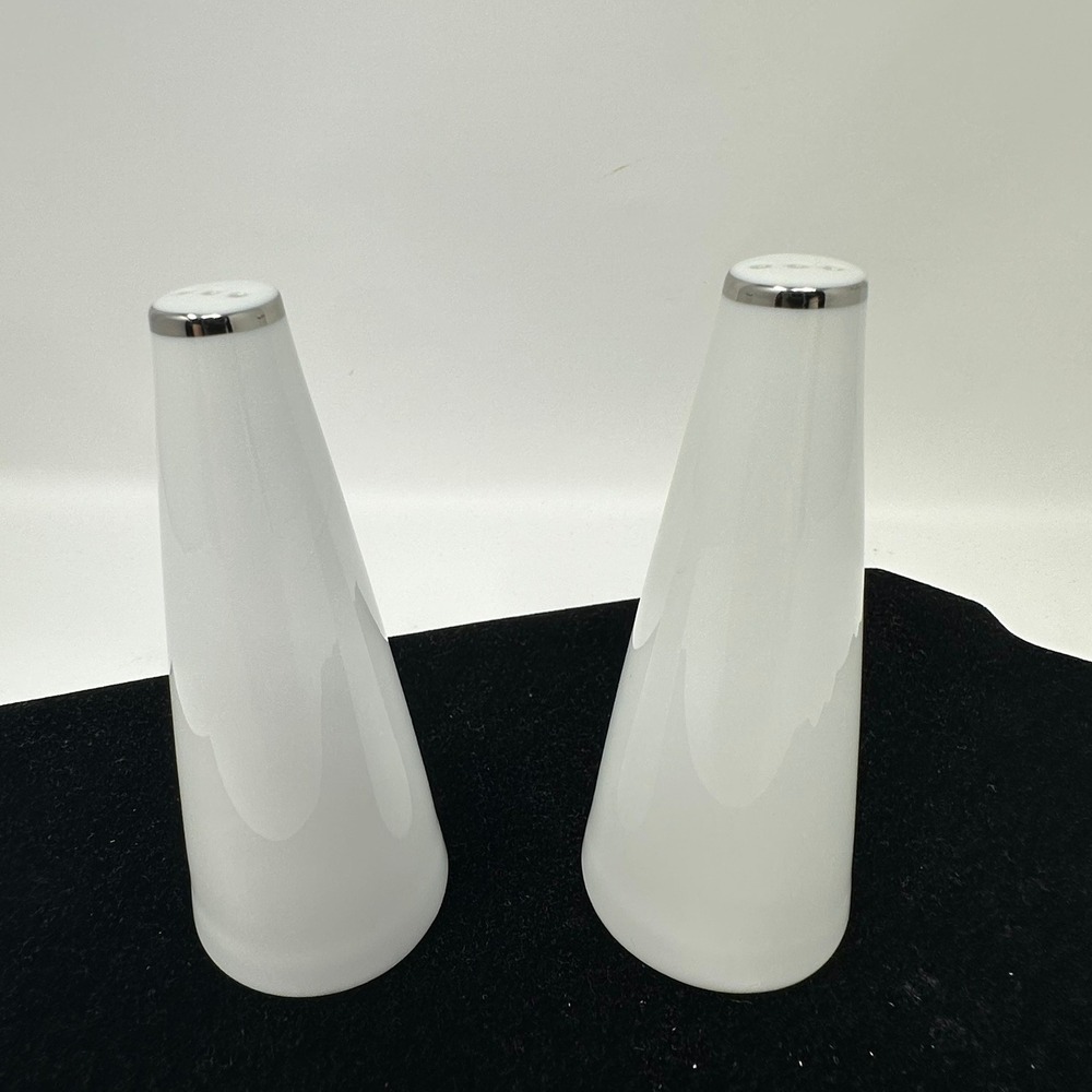 Unbranded Salt Pepper Shakers White Silver Japan Vintage MCM Tapered Conical Set
